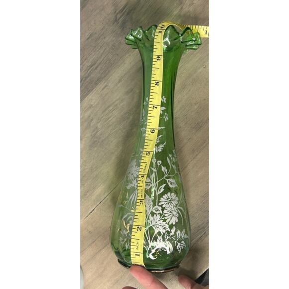 Vintage Green Handblown and Painted white and gold ruffle vase - Picture 7 of 7